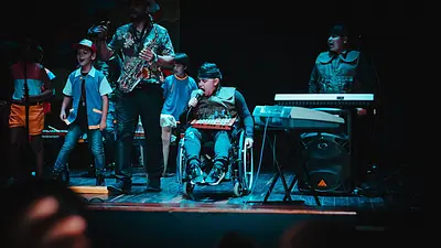 Jak wybrać wózek inwalidzki dla dziecka? Bezstresowe zakupy!