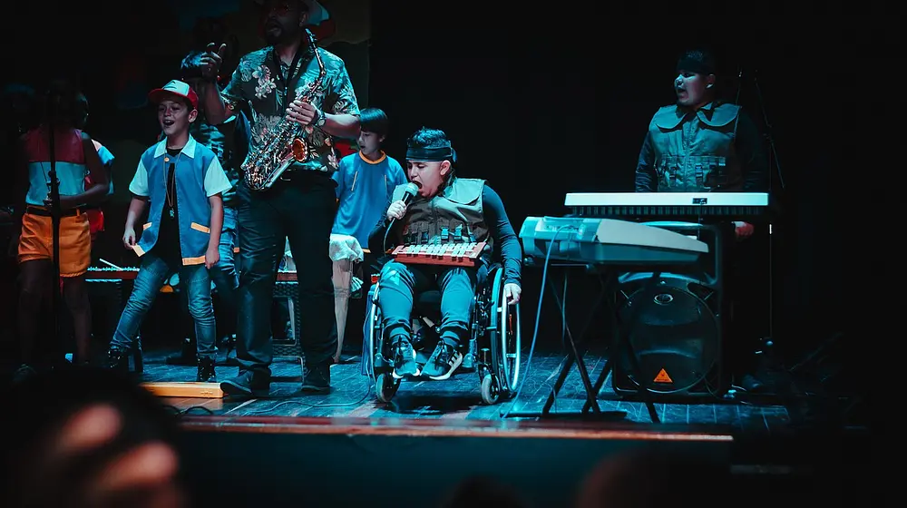 Jak wybrać wózek inwalidzki dla dziecka? Bezstresowe zakupy!