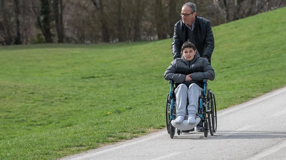 Wózek inwalidzki na NFZ - zyskaj potrzebne dofinansowanie