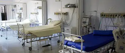 Łóżko rehabilitacyjne z pilotem – komfort, na który warto po