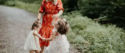 Czy adopcja wiąże się z kosztami? Odkryj opłaty!