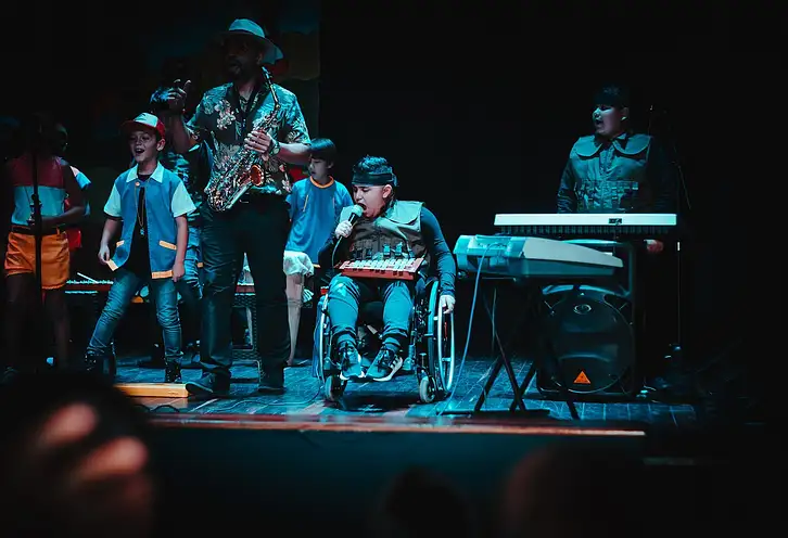 Jak wybrać wózek inwalidzki dla dziecka? Bezstresowe zakupy!