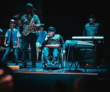 Jak wybrać wózek inwalidzki dla dziecka? Bezstresowe zakupy!