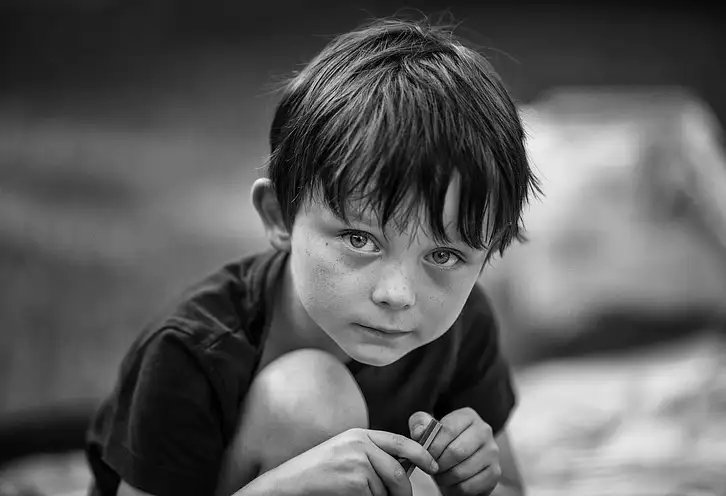 Adopcja a biologiczna rodzina dziecka – kontakt możliwy?