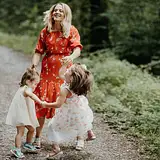 Jak wygląda adopcja przez macochę lub ojczyma? Odkryj jej pi