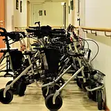 Czy chodzik można zabrać w podróż? Idealne modele składane