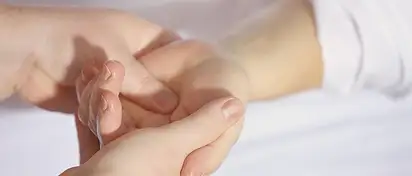 Skuteczne zabiegi po złamaniu nadgarstka: odkryj efektywne m