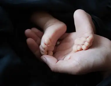 Duchowa adopcja dziecka poczętego to piękny gest miłości