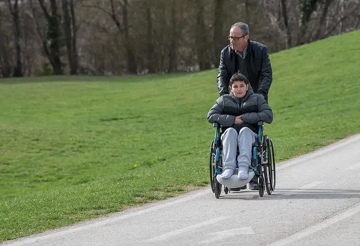 Wózek inwalidzki na NFZ – zyskaj potrzebne dofinansowanie