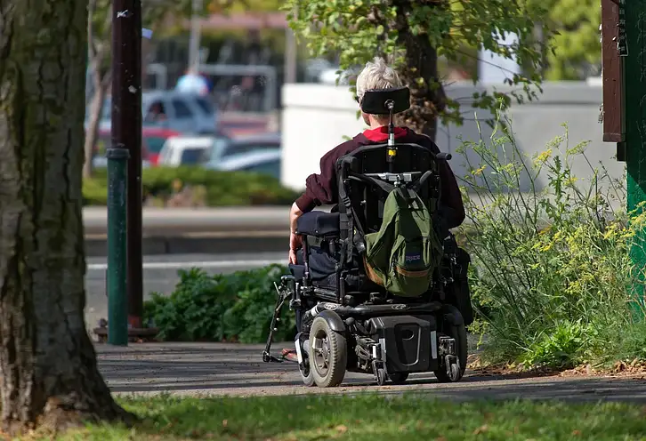 Czym się różni wózek aktywny od standardowego? — praktyczne 