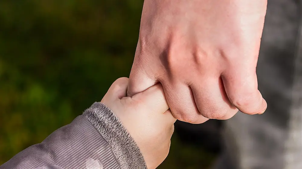 Adopcja dziecka z FAS – kluczowe informacje do podjęcia decyzji